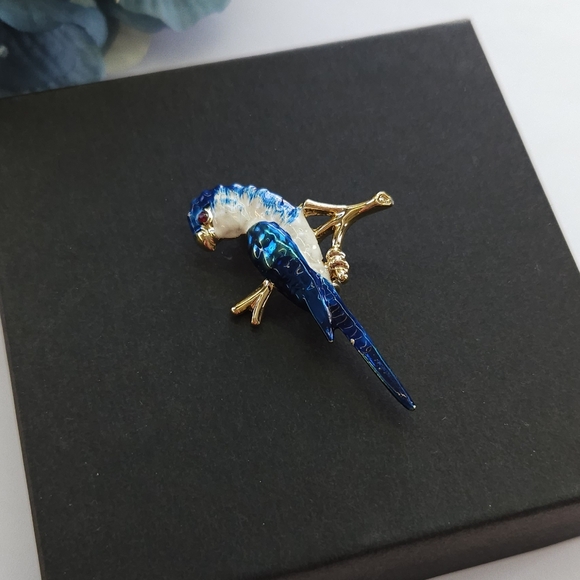 Vintage Blue & White Enamel Bird Brooch or Pin - Picture 7 of 8